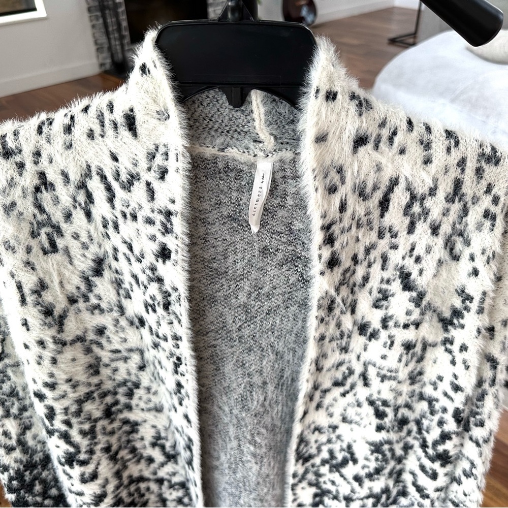 ‘Dreamers by Debut’ Women's Cardigan Sweater - Picture 3 of 4